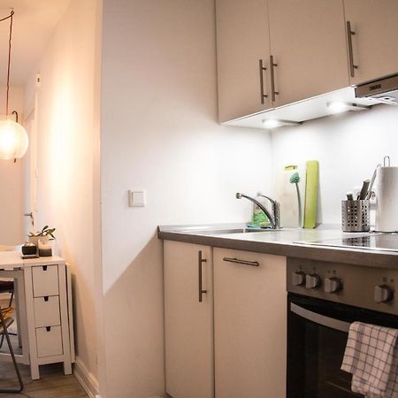 Doppelbett In Heller Wohnung Hamburg Bagian luar foto