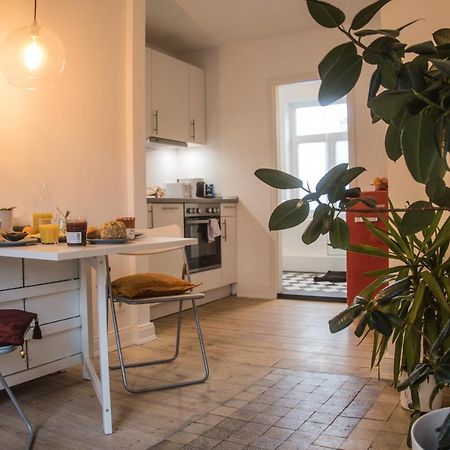 Doppelbett In Heller Wohnung Hamburg Bagian luar foto