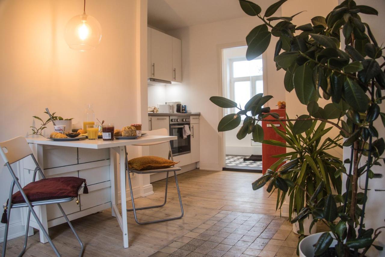 Doppelbett In Heller Wohnung Hamburg Bagian luar foto