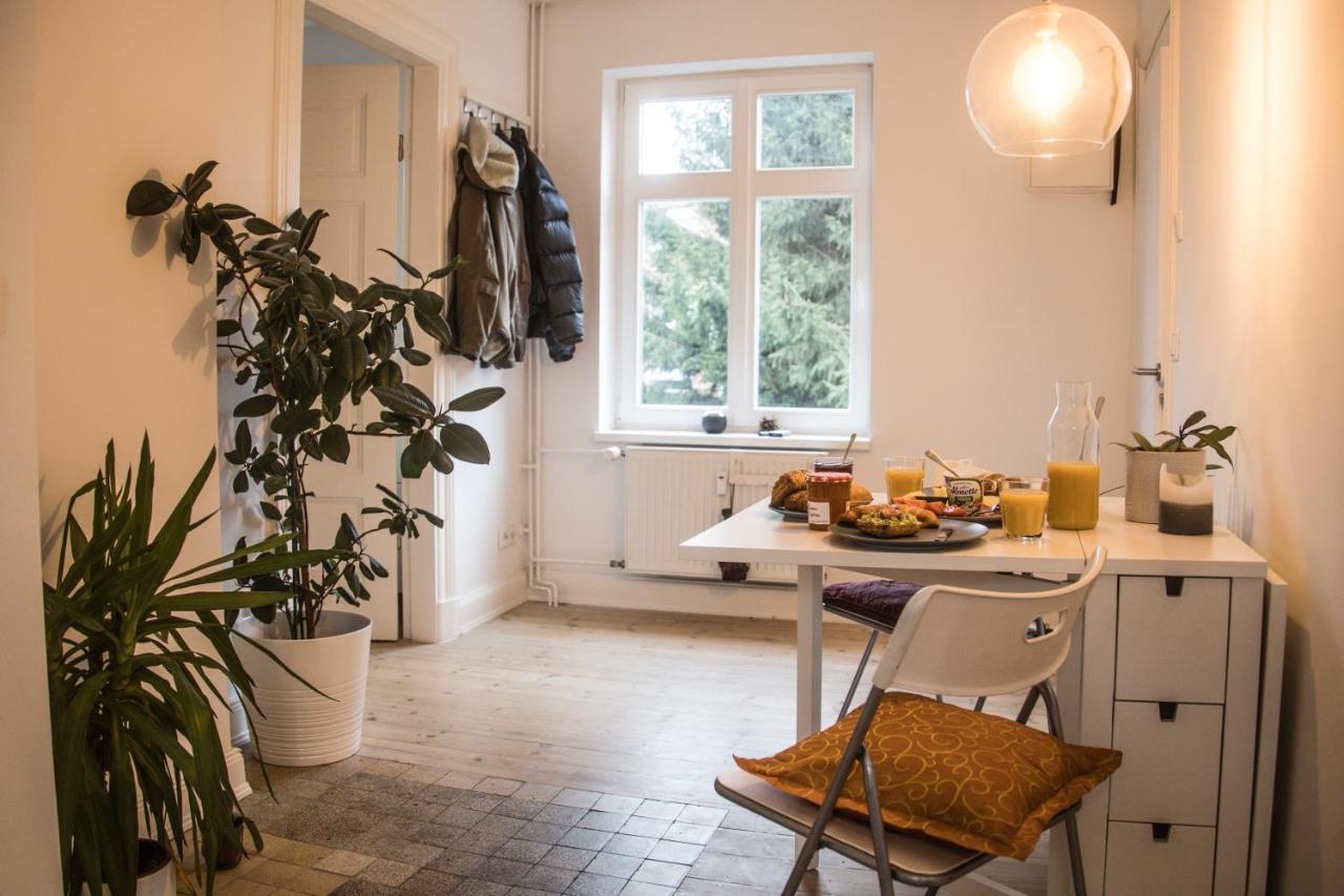 Doppelbett In Heller Wohnung Hamburg Bagian luar foto
