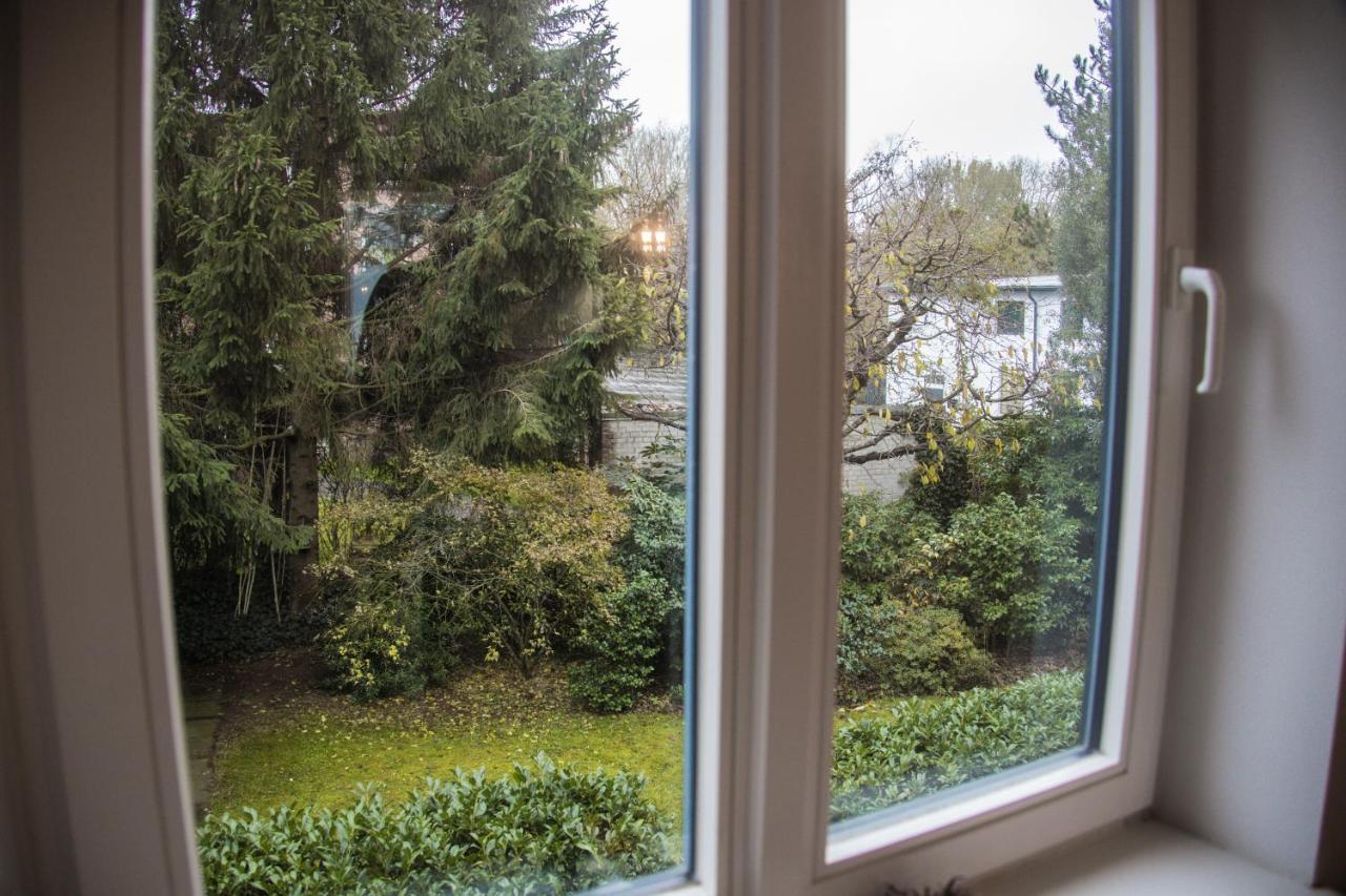 Doppelbett In Heller Wohnung Hamburg Bagian luar foto