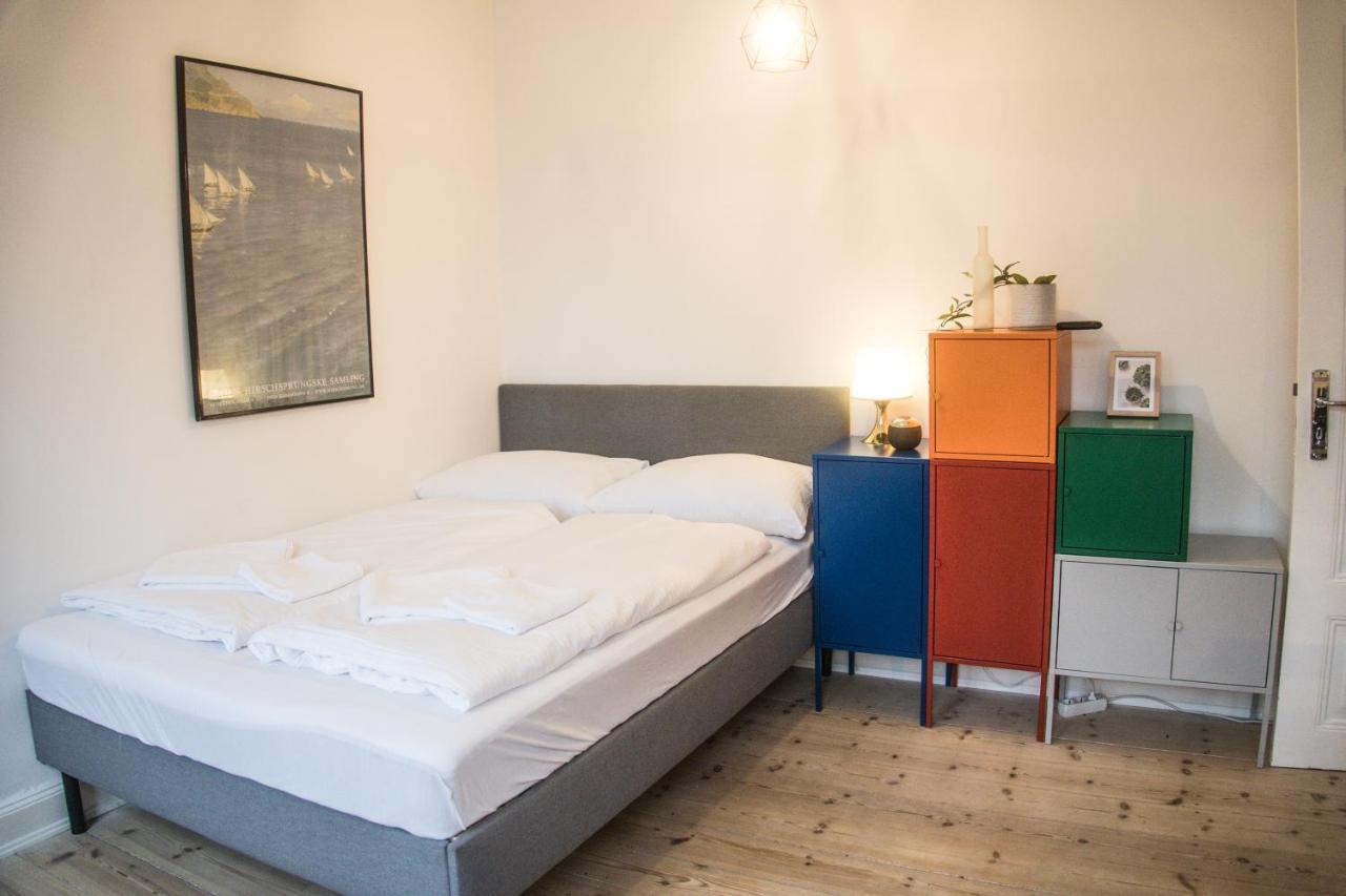 Doppelbett In Heller Wohnung Hamburg Bagian luar foto